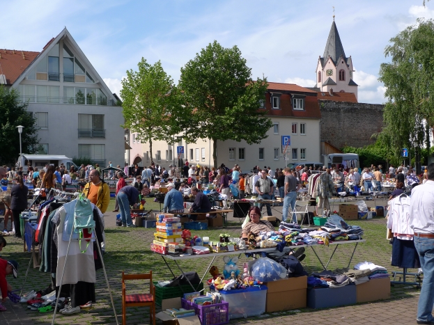 Bild vom BUND Flohmarkt Groß-Umstadt im Juni jedes Jahres